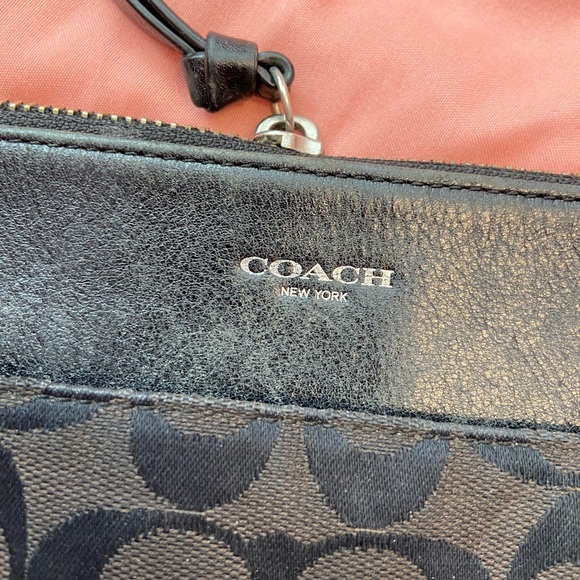 Black Coach Crossbody Pochette - Picture 5 of 16
